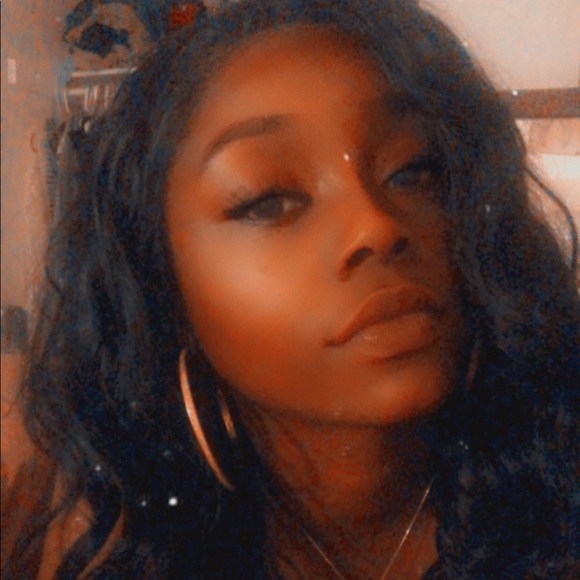 Meet your Posher, Kween - Picture 2 of 2